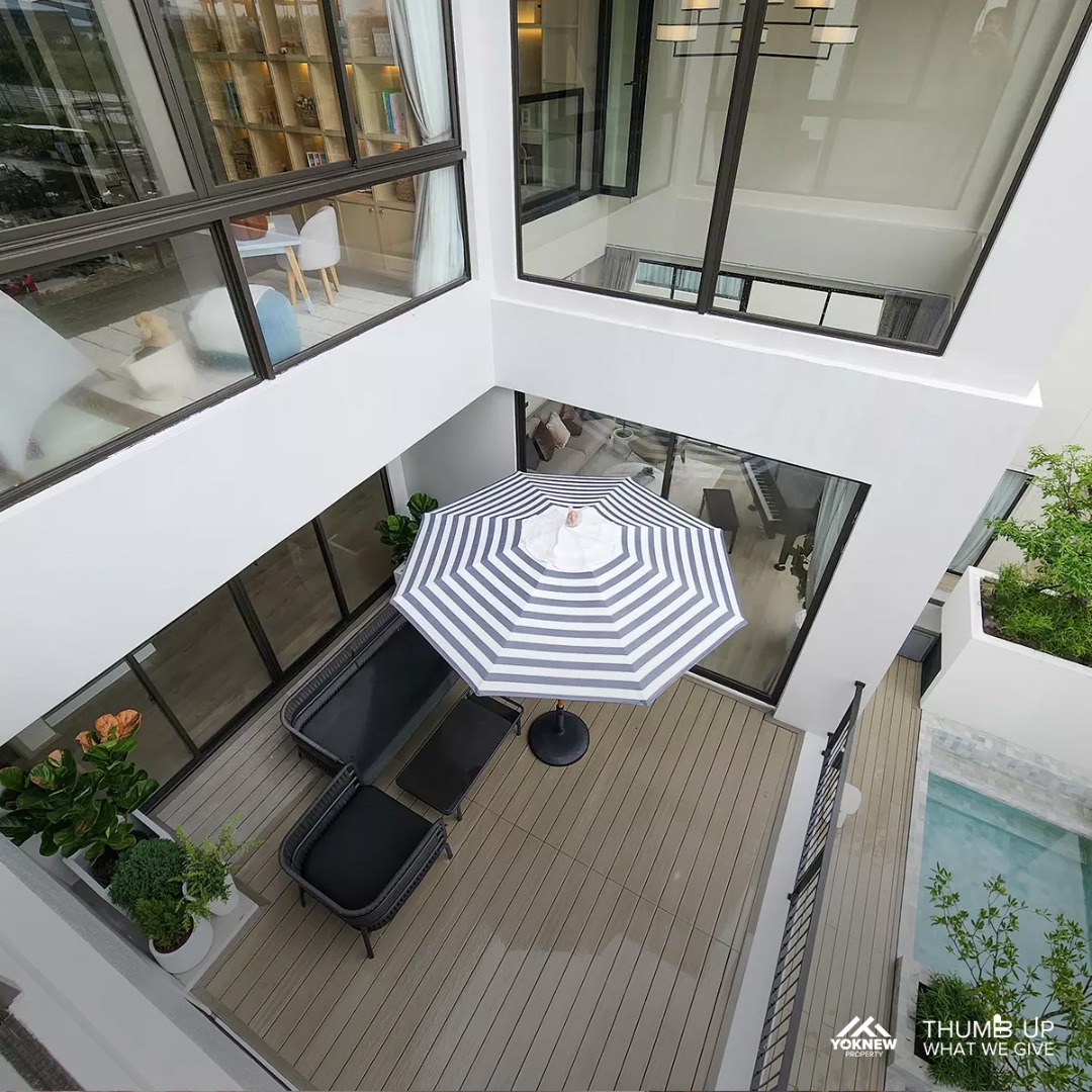 For SaleHousePattanakan, Srinakarin : AERIE Srinakarin - Krungthepkreetha, a luxurious 3-storey single house, unique design 🌟 With an Inner Courtyard in the house, creating a super chill atmosphere like a premium resort!