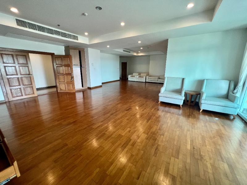 For RentCondoChaengwatana, Muangthong : Condo For Rent Nichada Thani 4 Bedroom 4 Bathroom 385 sqm