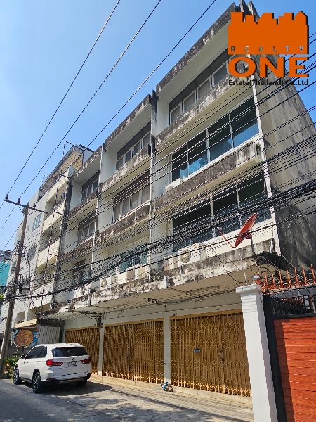 For SaleShophouseSilom, Saladaeng, Bangrak : 4-storey building, 3 units, 60 sq m., Soi Silom 26 (behind the old Central)