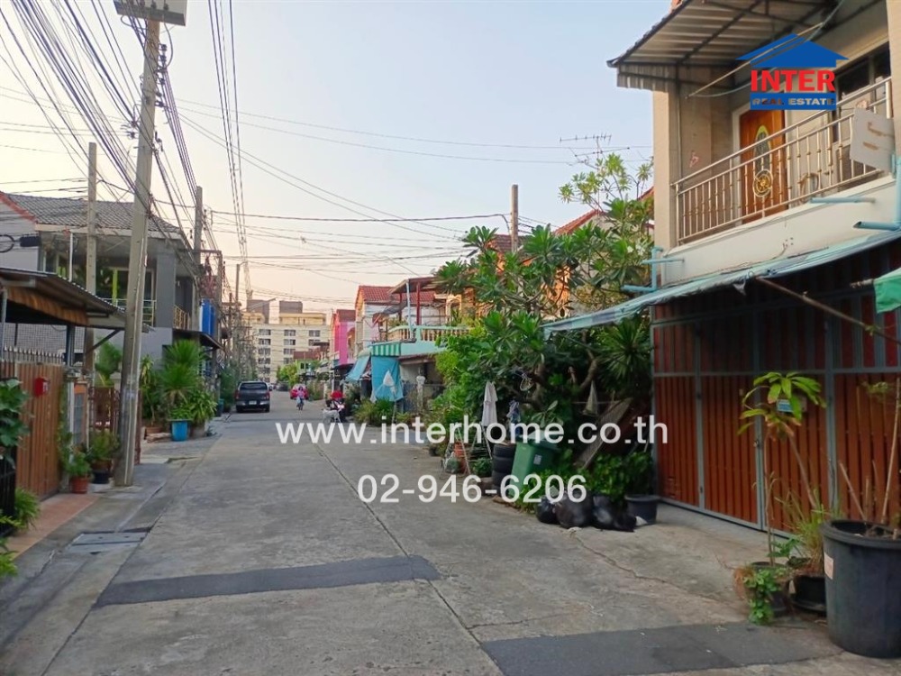 For SaleTownhouseLadprao101, Happy Land, The Mall Bang Kapi : 2-storey townhouse, 16.5 sq w, Ruean Thong Niwet Village, Soi Seri Thai 44, Lat Phrao Road, Seri Thai Road, Bang Kapi District, Bangkok