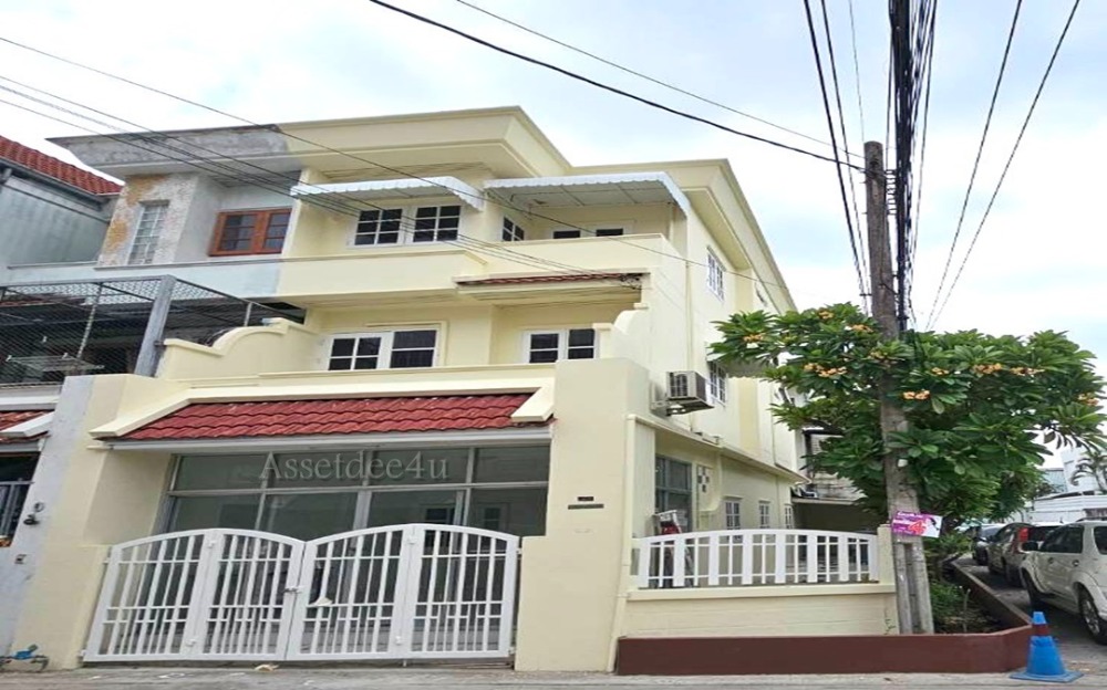 For RentTownhouseChokchai 4, Ladprao 71, Ladprao 48, : Chokchai 4 Home Office, Lat Phrao Wang Hin, AT391, 3-storey townhouse for rent, corner house, 4 bedrooms, Chokchai 4, Lat Phrao Wang Hin, can be used as a home office.