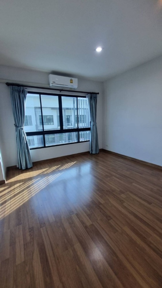 For SaleHome OfficePathum Thani,Rangsit, Thammasat : Rare Corner Unit! Fully Equipped Townhome in Casa City Wongwaen-Lamlukka