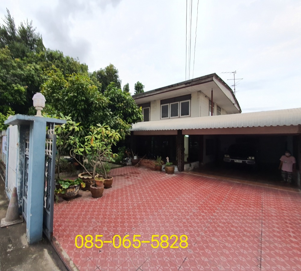 For SaleHouseKaset Nawamin,Ladplakao : For sale cheap! 136 square wah land with 2-storey detached house, Pattawikorn Village