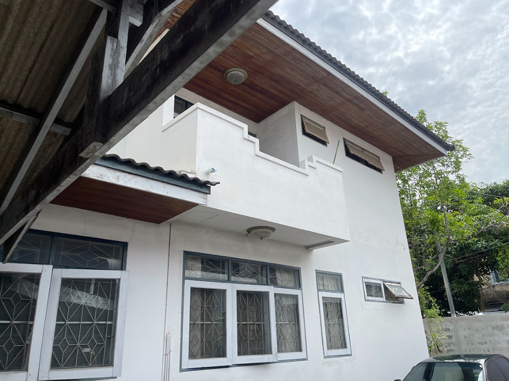 For SaleHouseWongwianyai, Charoennakor : For sale by owner, no agents, 2-storey detached house, Petchkasem Soi 4, area 91 sq m.