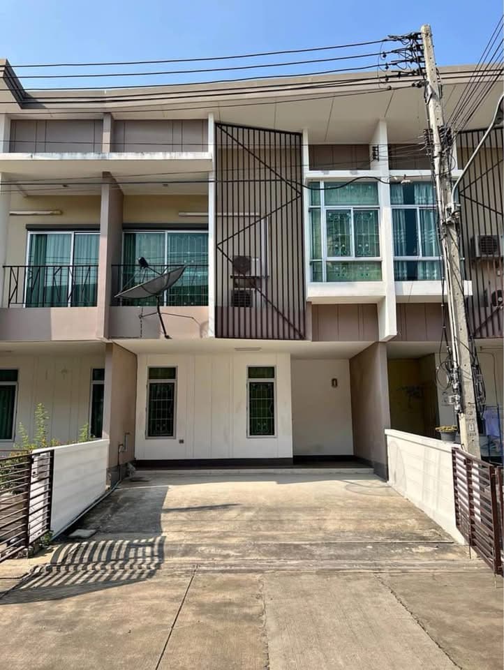 For RentTownhomePathum Thani,Rangsit, Thammasat : Townhouse for rent, 2 floors, Habitown Fold by Sansiri Village, Tiwanon-Chaengwattana