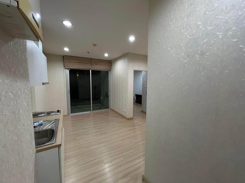 For RentCondoSapankwai,Jatujak : Condo for rent, empty room, no furniture, 2 bedrooms, near BTS Saphan Khwai INTRO CONDO 🔥 Ready to move in 🔥.