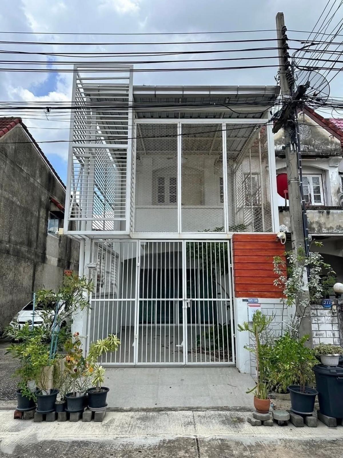 For SaleTownhouseBang kae, Phetkasem : For sale: Suk San Village 2, Soi Petchkasem 92/2, near The Mall Bang Khae, beautifully decorated house, new, 2 bedrooms, 2 bathrooms, cheap sale