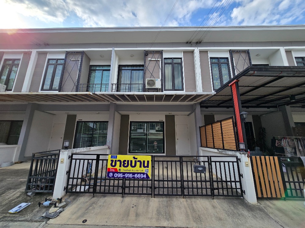 For SaleTownhouseSriracha Laem Chabang Ban Bueng : For sale: Townhome, The Central 3, Sriracha, Sakho-Nongkham, 18 sq m., kitchen extension, good environment, near food, shopping areas