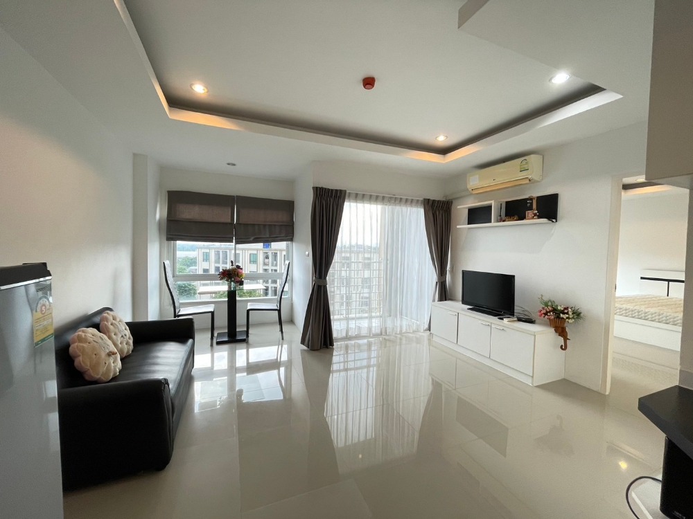 For SaleCondoSriracha Laem Chabang Ban Bueng : Selling at a loss, The Living Condo, Borwin, large room, 59 sq m., location near the industrial estate, convenient travel, company pick-up and drop-off point, easy to find food, beautiful, ready to move in