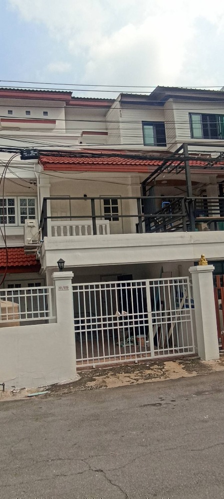 For RentTownhouseLadprao101, Happy Land, The Mall Bang Kapi : FOR RENT > Townhome Lat Phrao 128/1 160 square meters, 4 bedrooms, 2 bathrooms, 2 parking spaces (can register a company)