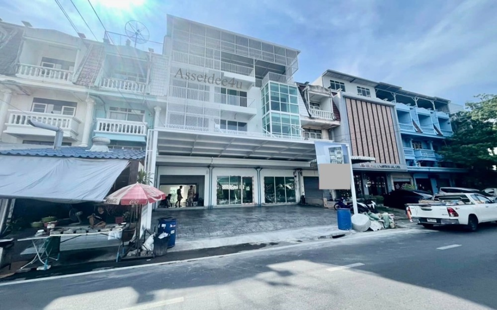 For RentShop HouseLadprao101, Happy Land, The Mall Bang Kapi : For rent: Commercial building, 4.5 floors, 3 adjacent rooms, near The Mall Bangkapi, near the BTS, with parking, suitable for an office, showroom, shop, cafe, restaurant, studio, warehouse.