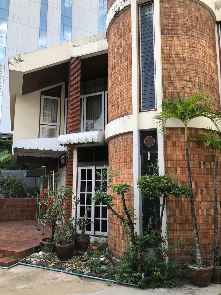 For RentHouseSukhumvit, Asoke, Thonglor : For Rent : Single House near BTS.Thong Lor 450metres.