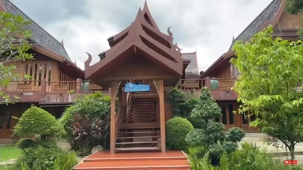 For SaleHouseChiang Mai : For sale: Thai-style house, exquisitely decorated (complete set of decorations, furniture included), 3 rai, San Kamphaeng, Chiang Mai