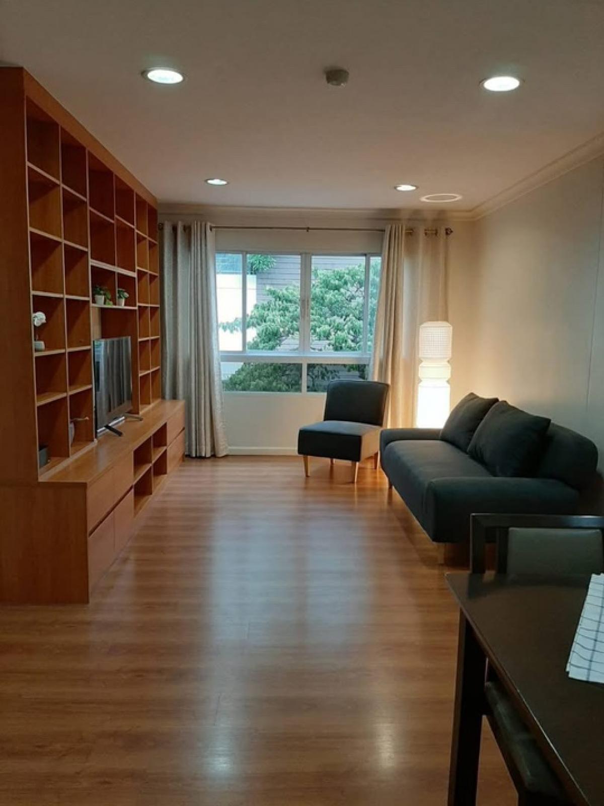 ขายคอนโดสุขุมวิท อโศก ทองหล่อ : 📢👇Reasonable and worth price for living or investing. Corner unit at Lumpini Suite Sukhumvit 41 located in Emdistrict, unblocked view