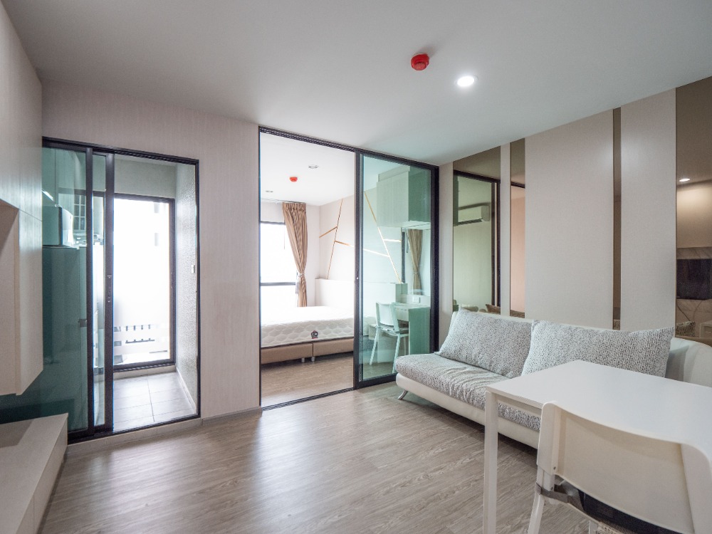 For SaleCondoVipawadee, Don Mueang, Lak Si : Condo for sale, for investment, Yield 6%, beautifully decorated, condo for rent, tenants with 1 year contract, Condo for sale, Reach Phahonyothin 52, 8th floor, top, best view, near Saphan Mai, Ying Charoen Market