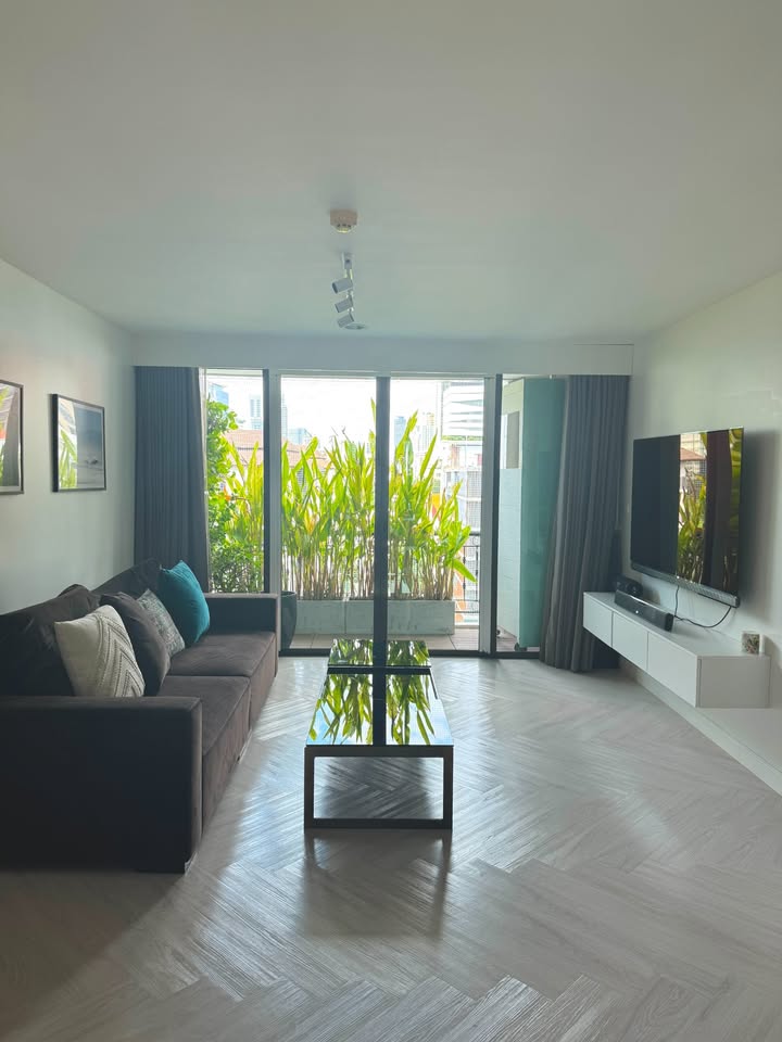 ให้เช่าคอนโดสุขุมวิท อโศก ทองหล่อ : Pearl Residences 24 : 110 Sqm, 3BR/3BA, beautiful duplex Unit, cat friendly. Call 098-654-2399