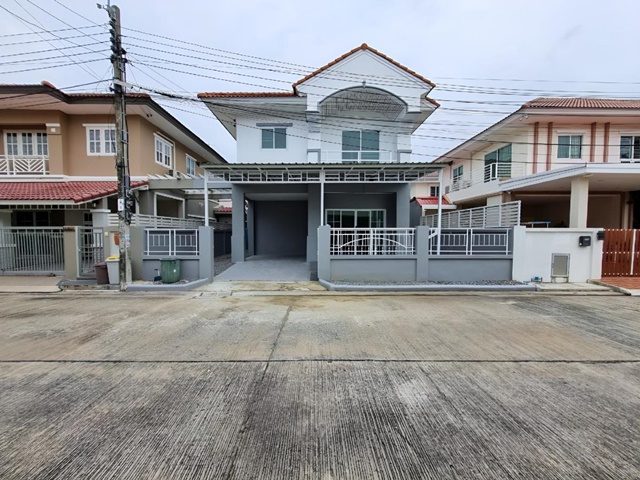 For RentHouseYothinpattana,CDC : Big C HathaiRat 800m. Fashion LiabKhlongSong Rd. 2-storey detached house 3bed 2 bath 37sq.w.150sq.m.