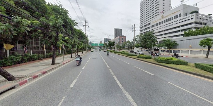 For SaleLandLadprao, Central Ladprao : Land for sale with buildings, Soi Lat Phrao 19, near MRT Lat Phrao!