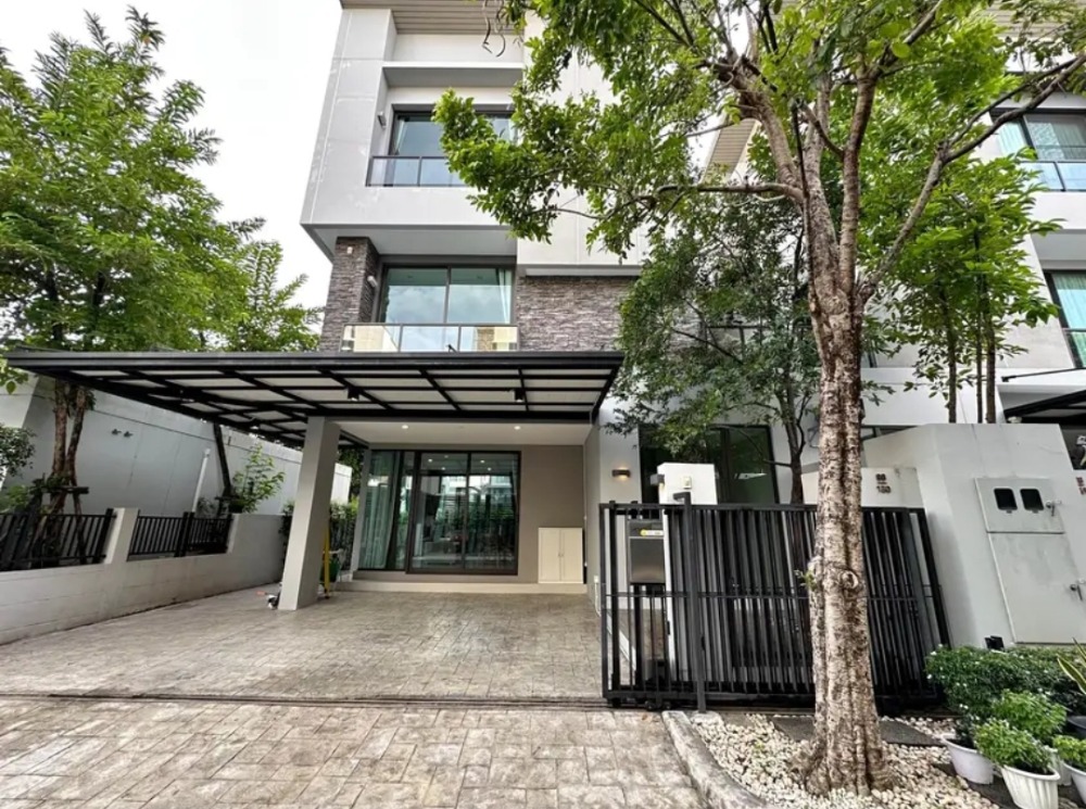 For RentTownhouseKaset Nawamin,Ladplakao : For rent: 3-storey twin house on Prasertmanukit Road, near Sukonthasawat Intersection, fully furnished and equipped with electrical appliances, ready to move in, suitable for living or making a home office.