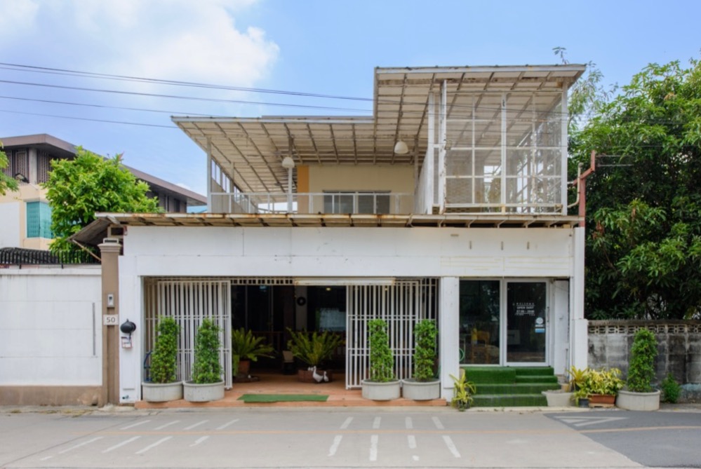 For SaleHouseKaset Nawamin,Ladplakao : For sale: 4-storey luxury single house with complete functions, usable area of ​​up to 219 sq m., near the Orange-Brown Line. Interested, add Line @841qqlnr.