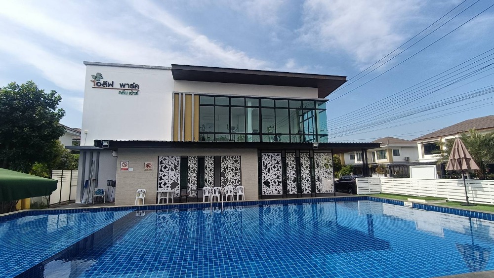 For RentHousePathum Thani,Rangsit, Thammasat : Single house for rent, I-Leaf Park, Wongwaen - Rangsit Khlong 4, 4+4 air conditioners, 3 bedrooms, price 25,000 baht