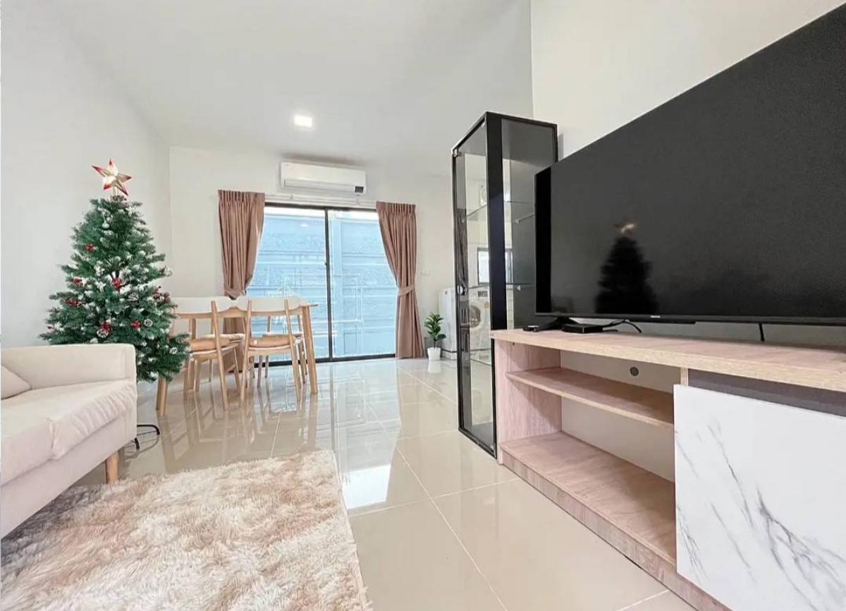 For RentHousePathum Thani,Rangsit, Thammasat : Townhouse for rent, very good location, near Future Park Rangsit, Grand Pleno Village, Phahon Yothin-Vibhavadi