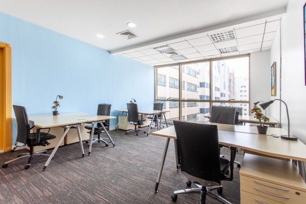 For RentOfficeSiam Paragon ,Chulalongkorn,Samyan : Private office space for 5 persons in Regus Central Tower