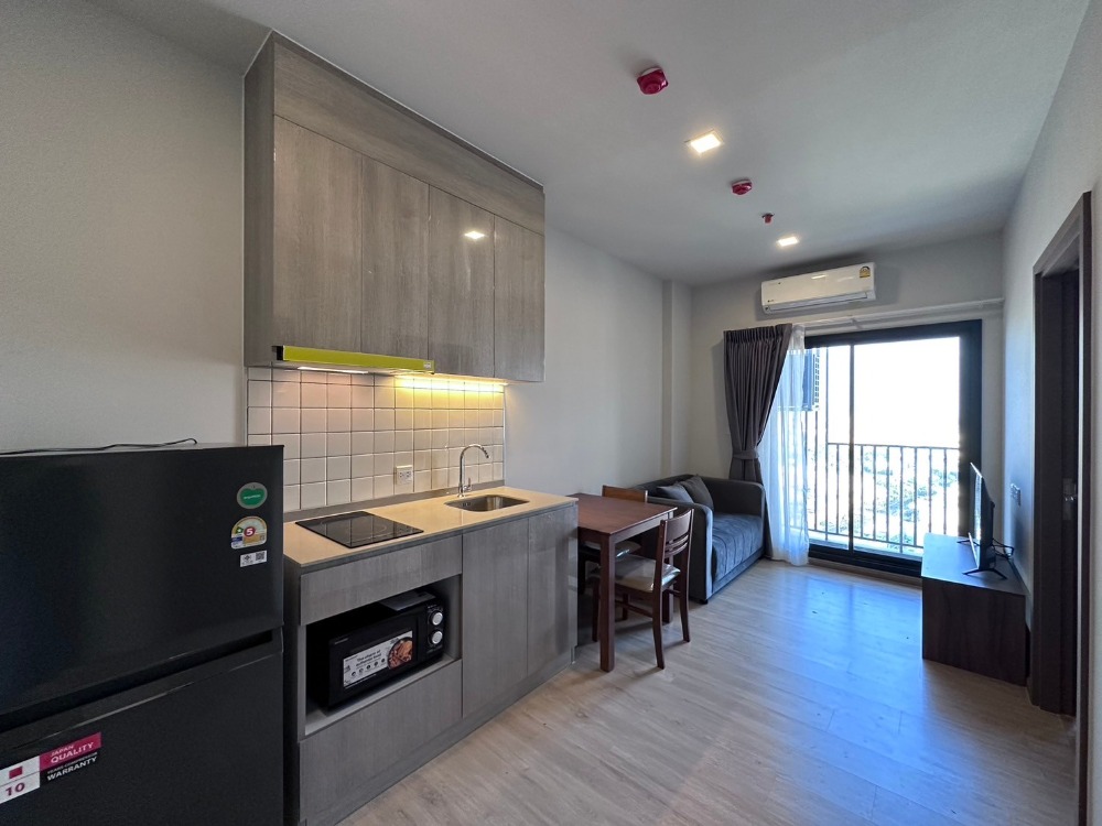 For RentCondoPattanakan, Srinakarin : Metris Pattanakarn - Ekkamai is available and ready to move in. You can make an appointment to view the room: 22nd floor