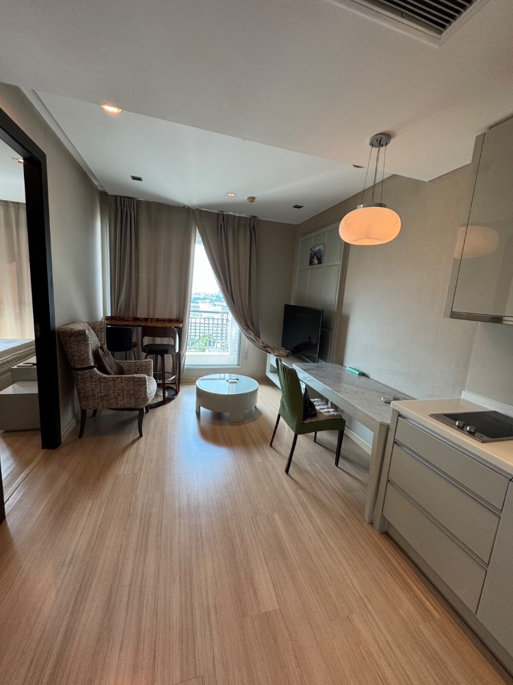 For RentCondoRatchathewi,Phayathai : ✨ Fully furnished, ready to move in, rare room, good price! ✨ The Address Phayathai, 1 bedroom, 1 bathroom, price only 20,000 baht/month 📞 Call: 086-746-8882 (K. Cooper)