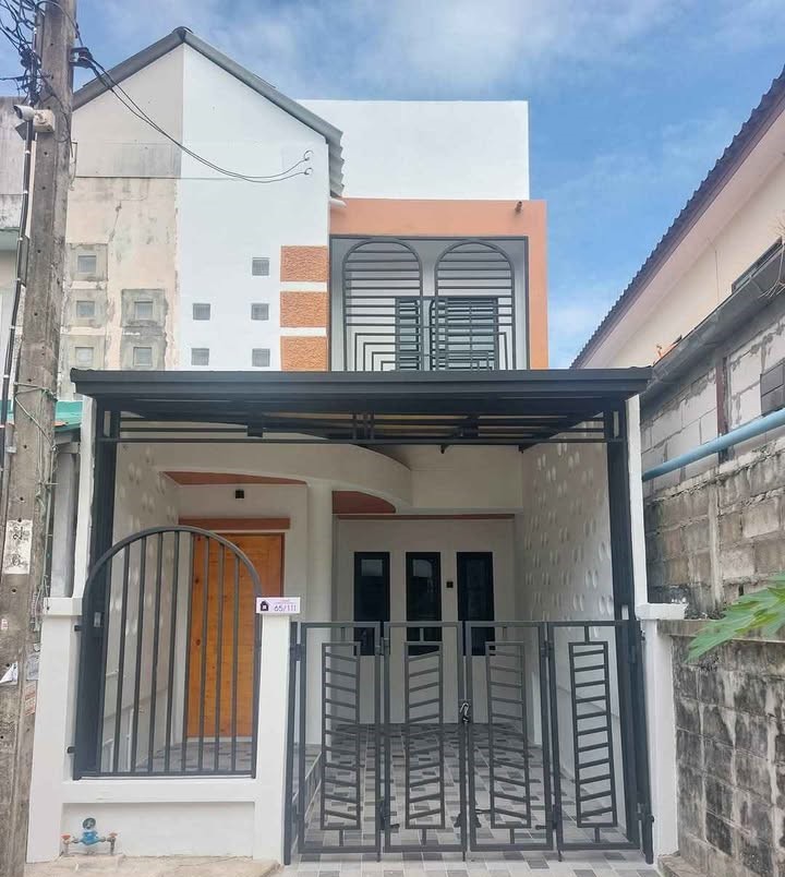 For SaleTownhouseMin Buri, Romklao : S2863 Townhouse for sale, Thanapruek House, Suwinthawong, Soi Phdungphan 11, newly renovated