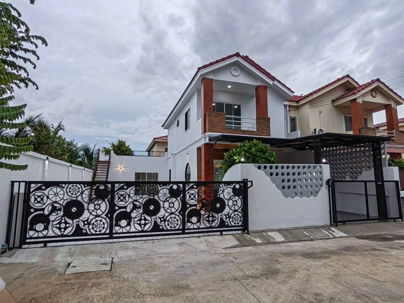 For SaleTownhouseNonthaburi, Bang Yai, Bangbuathong : Corner house for sale, Siwarat Village 9, Bang Bua Thong, Nonthaburi, newly renovated, large area, 52 square wah, free transfer