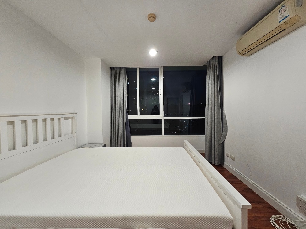 For RentCondoWongwianyai, Charoennakor : Condo for rent: The Fine at River, Soi Charoen Nakhon 17, area 60 sq m, 2 bedrooms, 1 bathroom, BTS Saphan Taksin. Please inform the property code CD-201836.