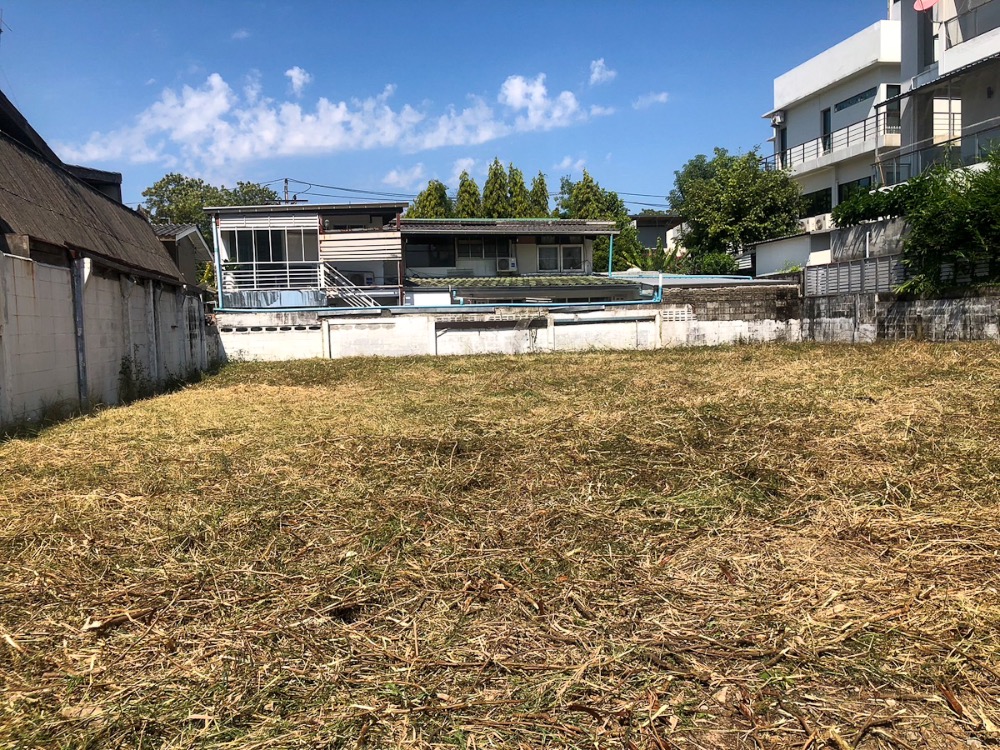 For SaleLandRama9, Petchburi, RCA : Urgent sale! Vacant land 116 sq.w., prime location, Rama 9 Soi 49, only 650 meters into the alley, near the motorway, land filled, suitable for building a dream home or a worthwhile investment in a high potential location.