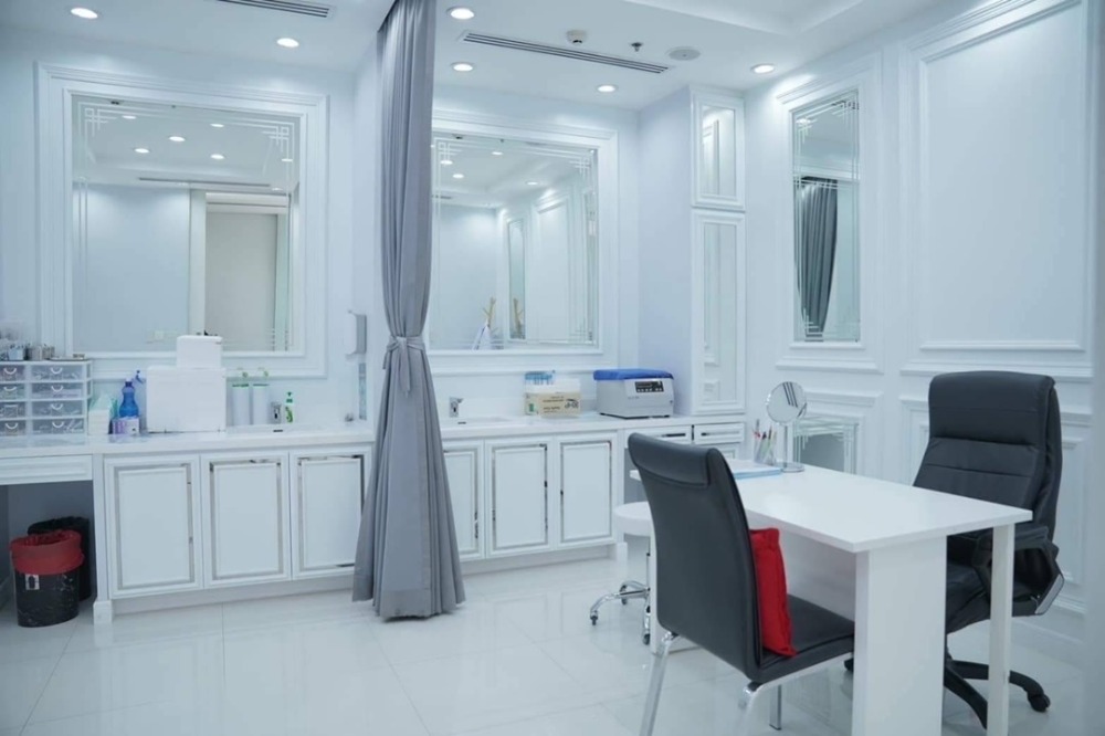 For LeaseholdShophouseBangna, Bearing, Lasalle : Clinic for rent - Beauty BTS Bangna, with license, can travel from BTS or sky walk to the project.