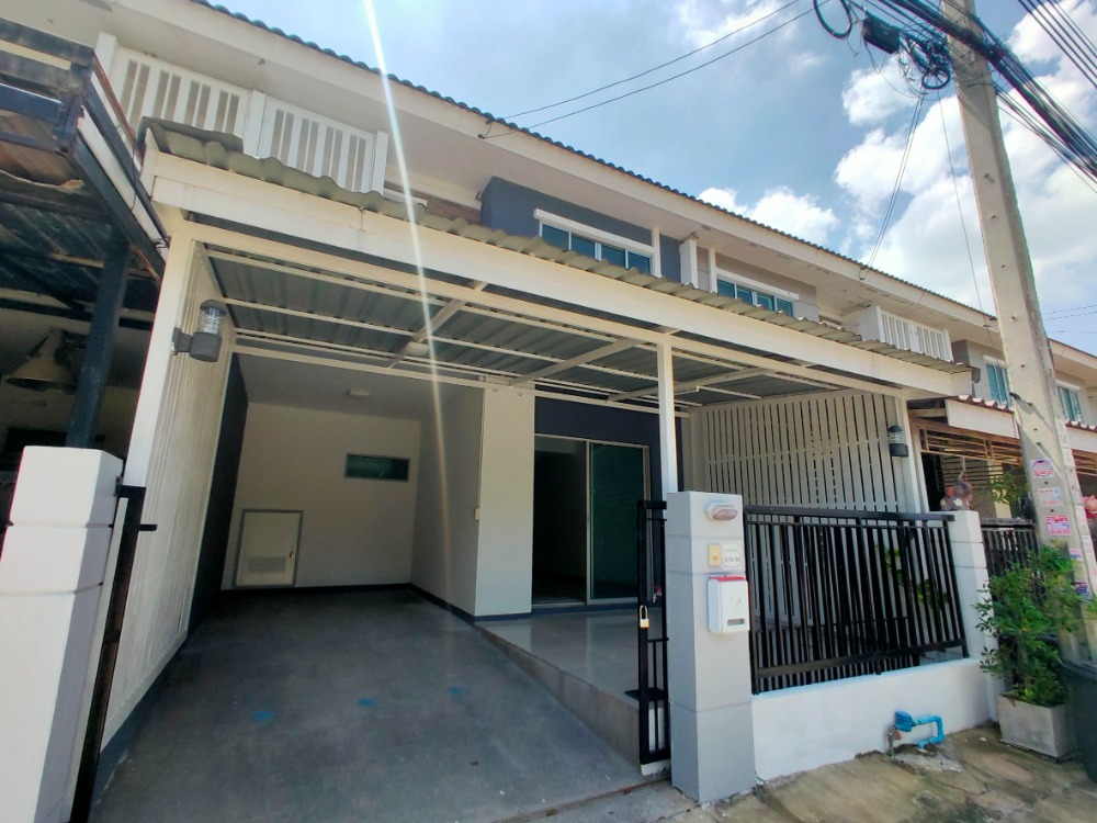 For SaleTownhouseMin Buri, Romklao : Beautiful 2-storey townhouse, good location, cheap sale, Min Buri area, near Min Buri BTS station