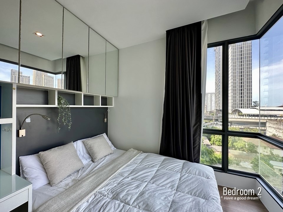 For SaleCondoOnnut, Udomsuk : Condo for Sale The Room Sukhumvit 62 The Room Sukhumvit 62 (Corner room, swimming pool view) 0 meter BTS Punnawithi near True Digital Park 550 to express way