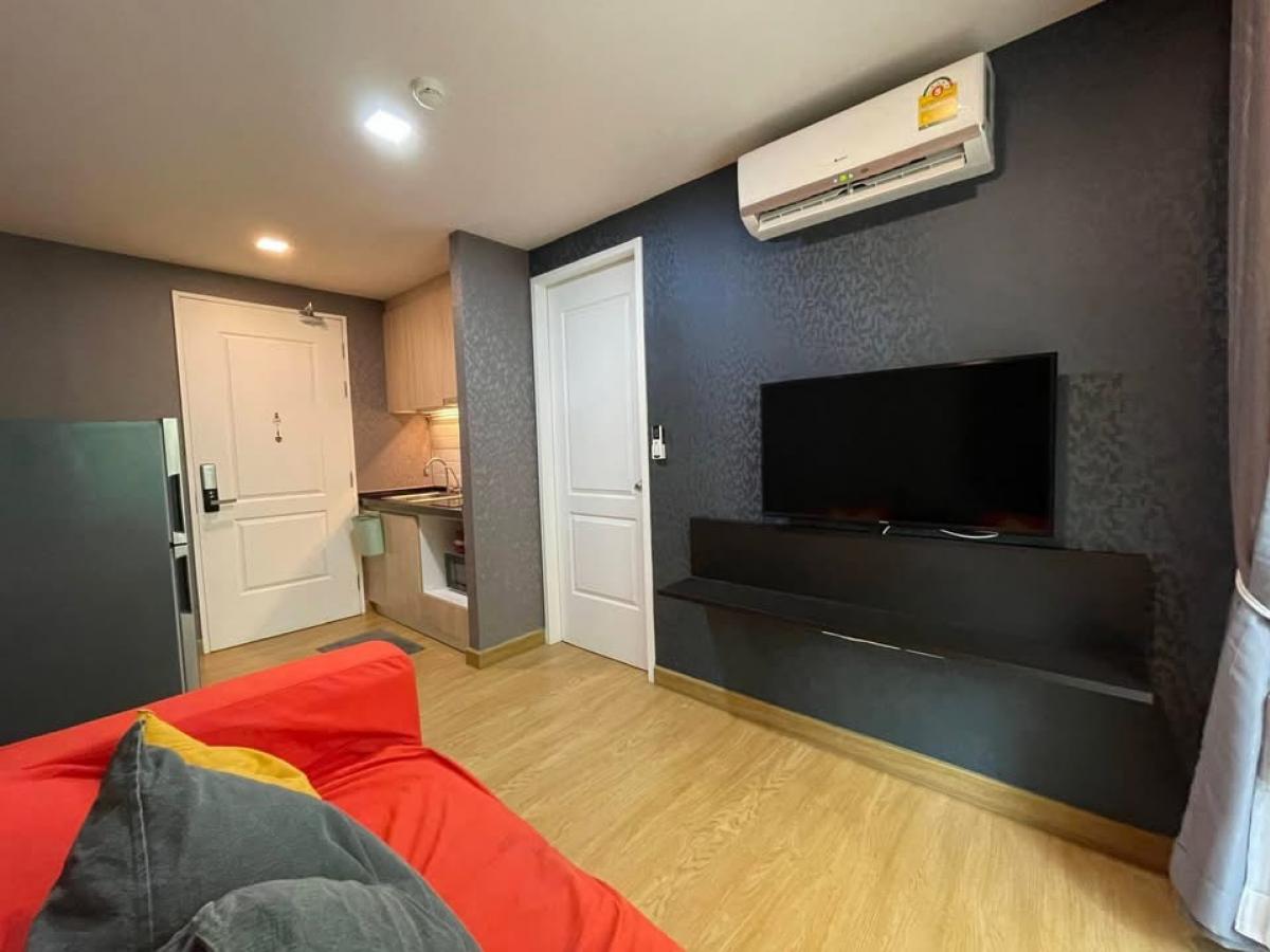 For RentCondoOnnut, Udomsuk : Condo for rent, The Like New York, Sukhumvit 64 (ready to move in), room size 29 sq m, 1 bedroom, 1 living room, swimming pool view, 3rd floor, rental price 9,500 baht, MiNiBus shuttle service every 15 minutes.