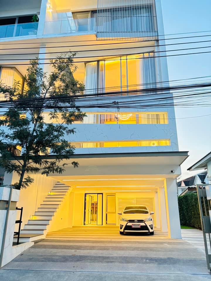 For RentTownhouseLadprao, Central Ladprao : ● Luxury Townhome ● 4-story Townhome 3 Beds | 53.80 sq.w. 400.00 sq.m. | near MRT Ladprao 6 mins, Central Ladprao 11 mins