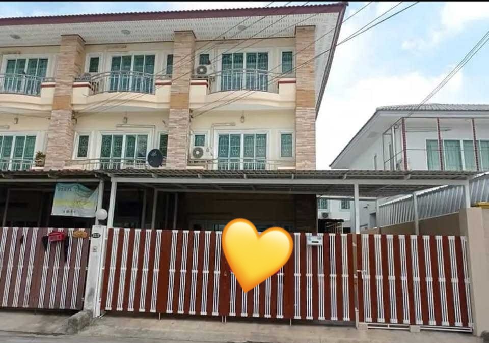 For RentTownhouseLadprao101, Happy Land, The Mall Bang Kapi : Townhouse for rent, 3 floors, Soi Lat Phrao 101, can be used as an office, can register a company, the house has 4 bedrooms, the house at the end has a lot of space, can park 3 cars 💥💥Rent 35,000/month including common area💥💥