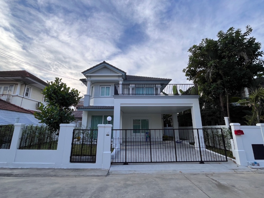 For SaleHouseChaengwatana, Muangthong : Single house in the Chuenchuen Village project, bypass road, near Chaeng Watthana and the Pink Line electric train.