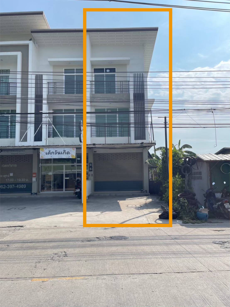 For SaleShop HousePattaya, Bangsaen, Chonburi : Commercial building for sale, 3 floors, 34 sq w, next to Mit Samphan Road, between Soi 7 and Soi 9, Ang Sila, Chonburi