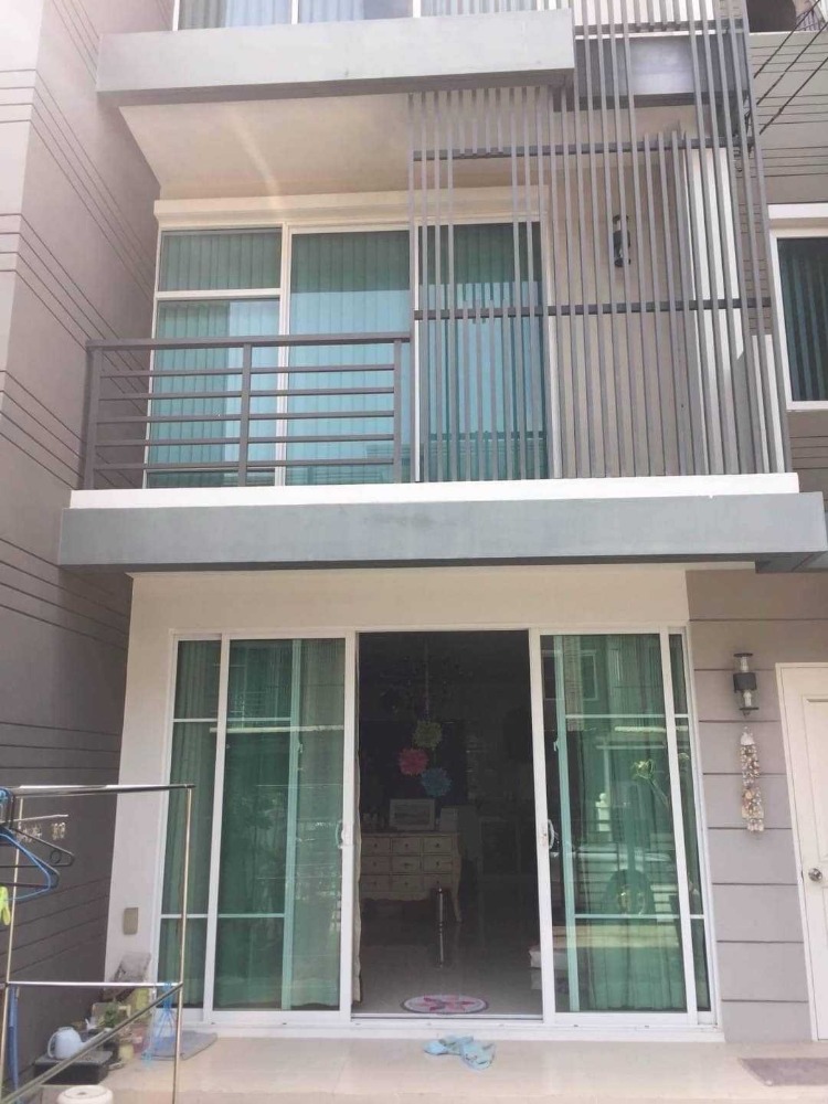 For RentTownhousePattanakan, Srinakarin : For rent: Village, Town Avenue Rama 9, Krungthep Kreetha, Soi 7