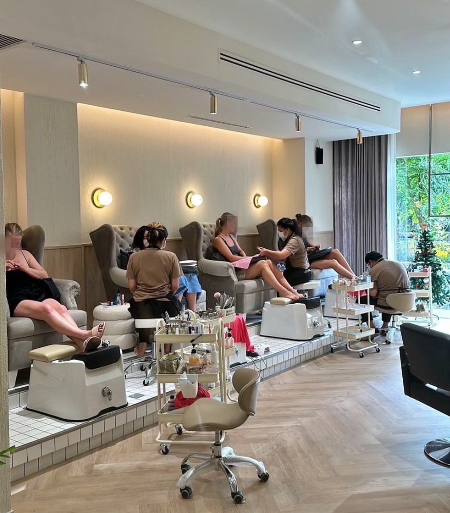 For LeaseholdShophouseSilom, Saladaeng, Bangrak : Beauty Salon for Sale - Nail Salon in the heart of the city, Sathorn Silom, near BTS Chong Nonsi, with offices and condos nearby, lots of foreign customers