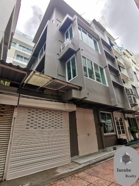 For SaleTownhouseSilom, Saladaeng, Bangrak : Townhouse For Sale in Silom, Bang Rak Bangkok 4 Bedroom 20 sq.wa