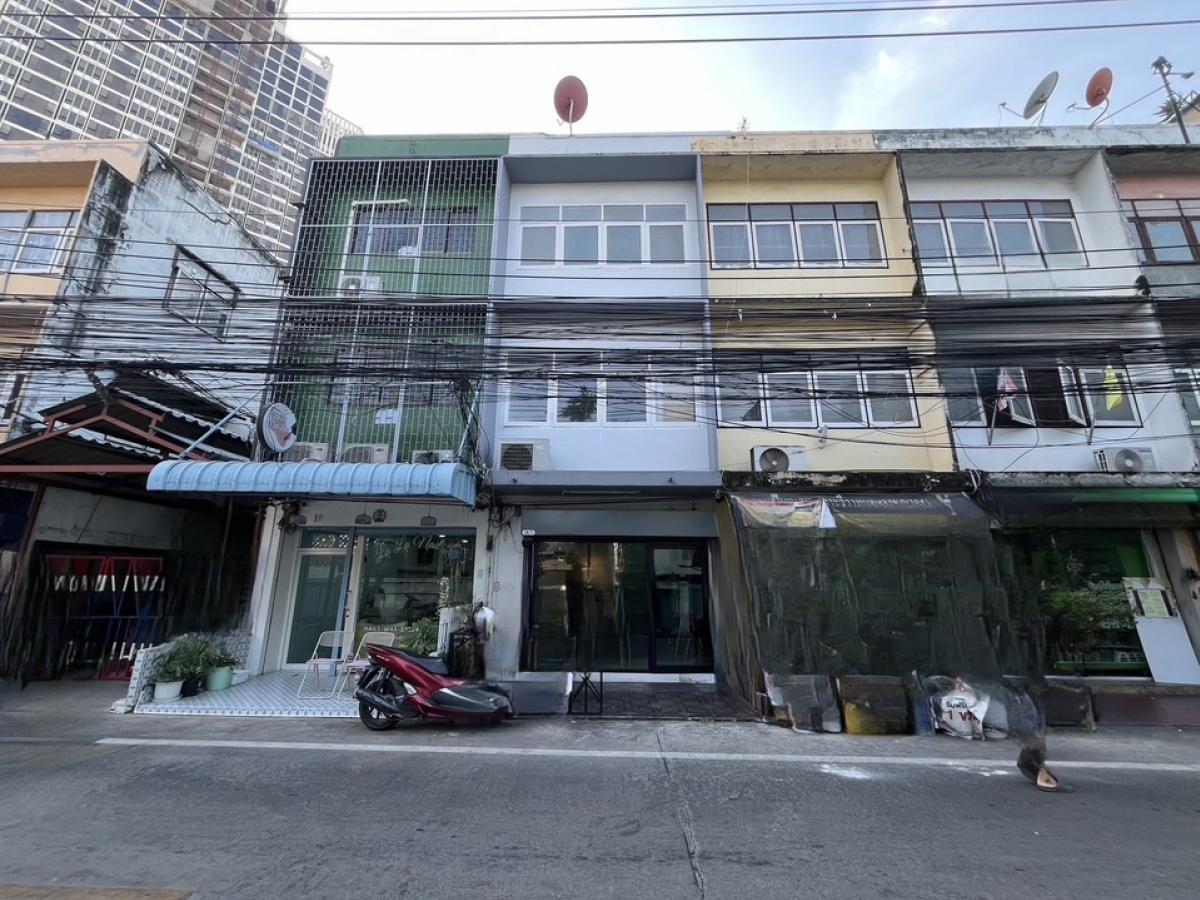 For RentShophouseSukhumvit, Asoke, Thonglor : For rent: Commercial building, 1 shophouse, near BTS Ekkamai station, only 500 meters, Sukhumvit location, inner Sukhumvit, accepts Airbnb, Hostel, Cannabis, Spa and Massage.