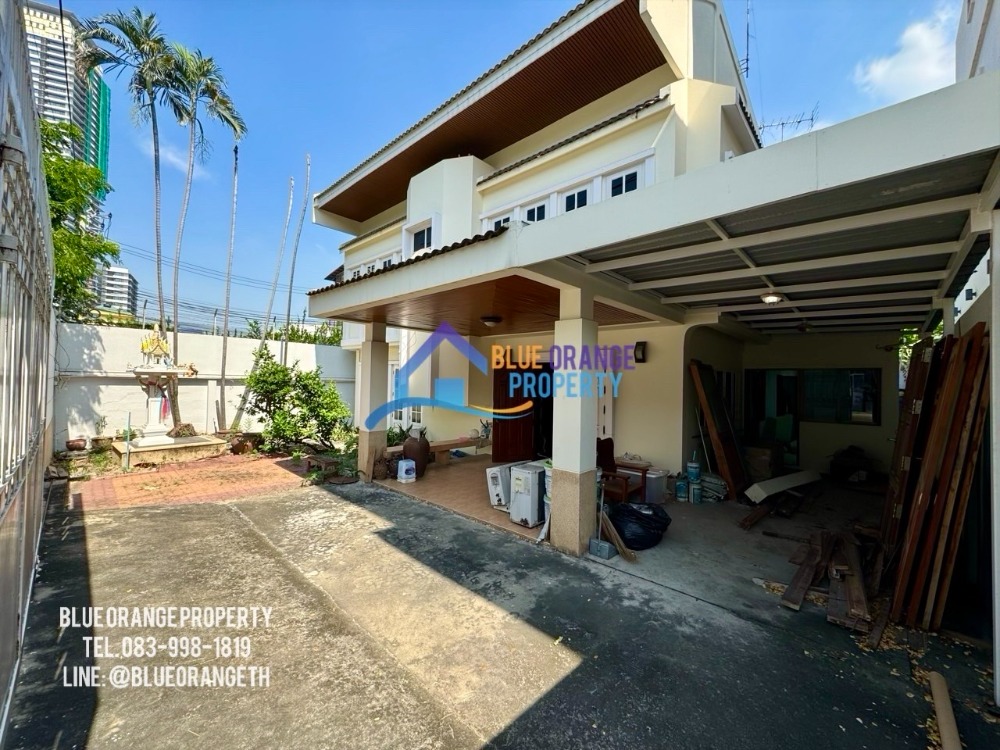 For RentRetailSathorn, Narathiwat : For rent. Single house for commercial purpose in Sathorn. Good location, high purchasing power area.