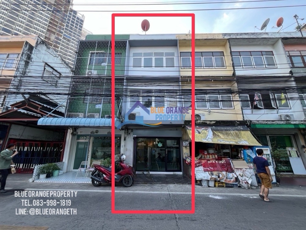 For RentRetailSukhumvit, Asoke, Thonglor : Commercial building for rent Ekkamai (Ekamai BTS 550 meters). Accepts all legal businesses