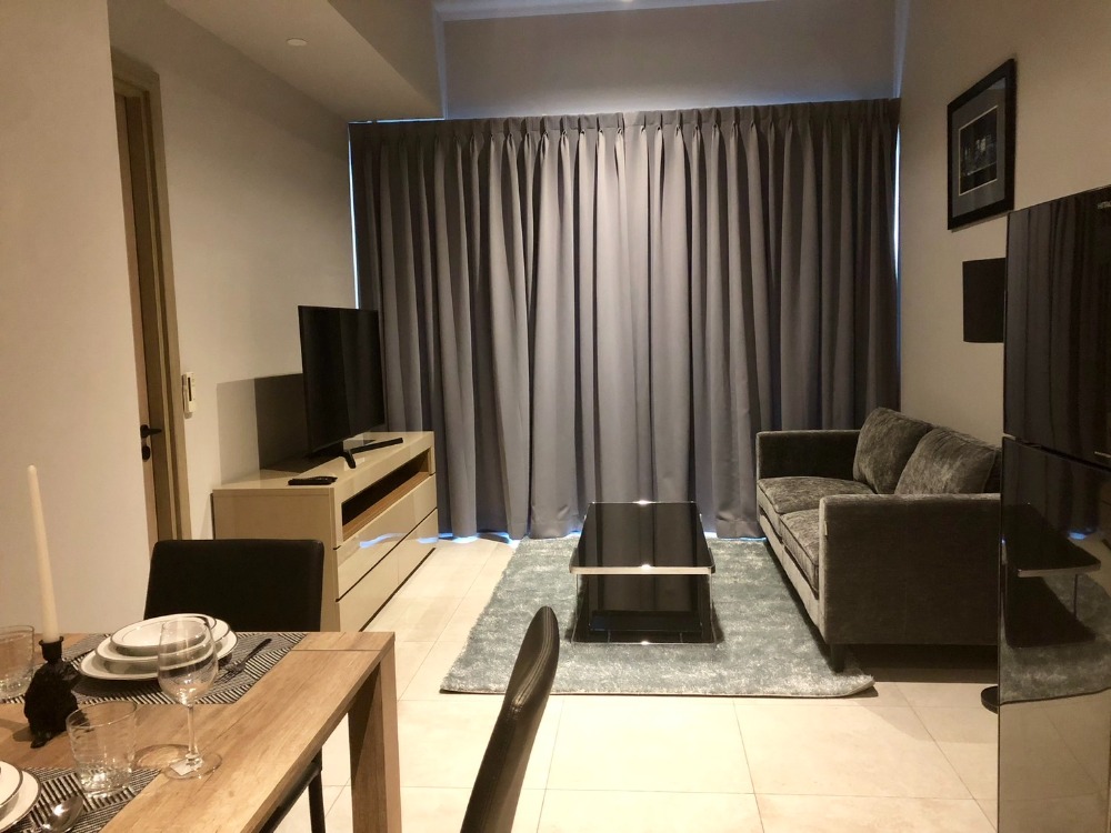 For SaleCondoSukhumvit, Asoke, Thonglor : Best price!! Condo in the heart of Asoke, 200m from MRT. Room in good condition, high ceiling, very airy✨The Lofts Asoke✨1 bedroom, 1 bathroom, size 49.17 sq m, near BTS Asoke/Sukhumvit Tel.0982645161