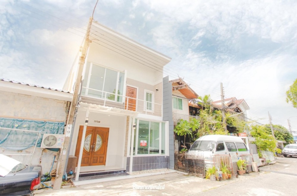 For SaleTownhouseKaset Nawamin,Ladplakao : #Townhouse 2 floors, 3 bedrooms, 2 bathrooms, Mai Lap Village - Kaset Nawamin, renovated house, minimalist style, lots of space, built-in furniture, price only 2.99 million baht #Free transfer, good location, near Ram Intra Expressway Market, near Satri W