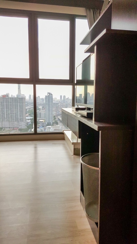 For SaleCondoRama9, Petchburi, RCA : Choose a classy lifestyle with a home-like condo! Duplex unit on the highest floor of Ideo Mobi Rama 9, just 80 meters from MRT Rama 9. Value only goes up! Stunning high-floor views.